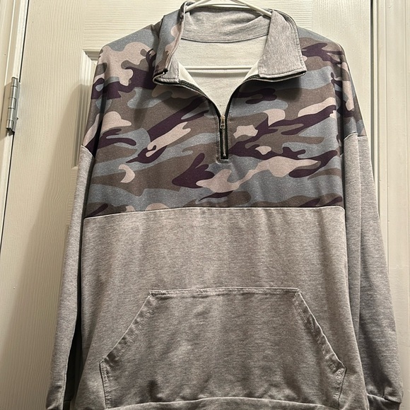 AlvaQ women’s pull over gray and camo size medium - Picture 1 of 4